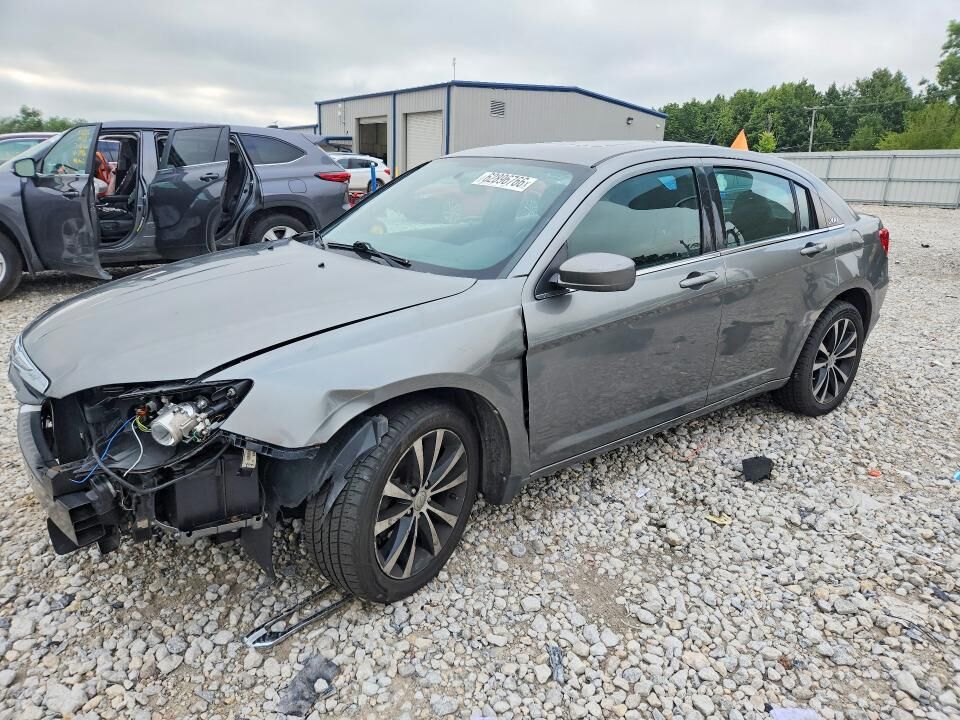 2013 CHRYSLER 200