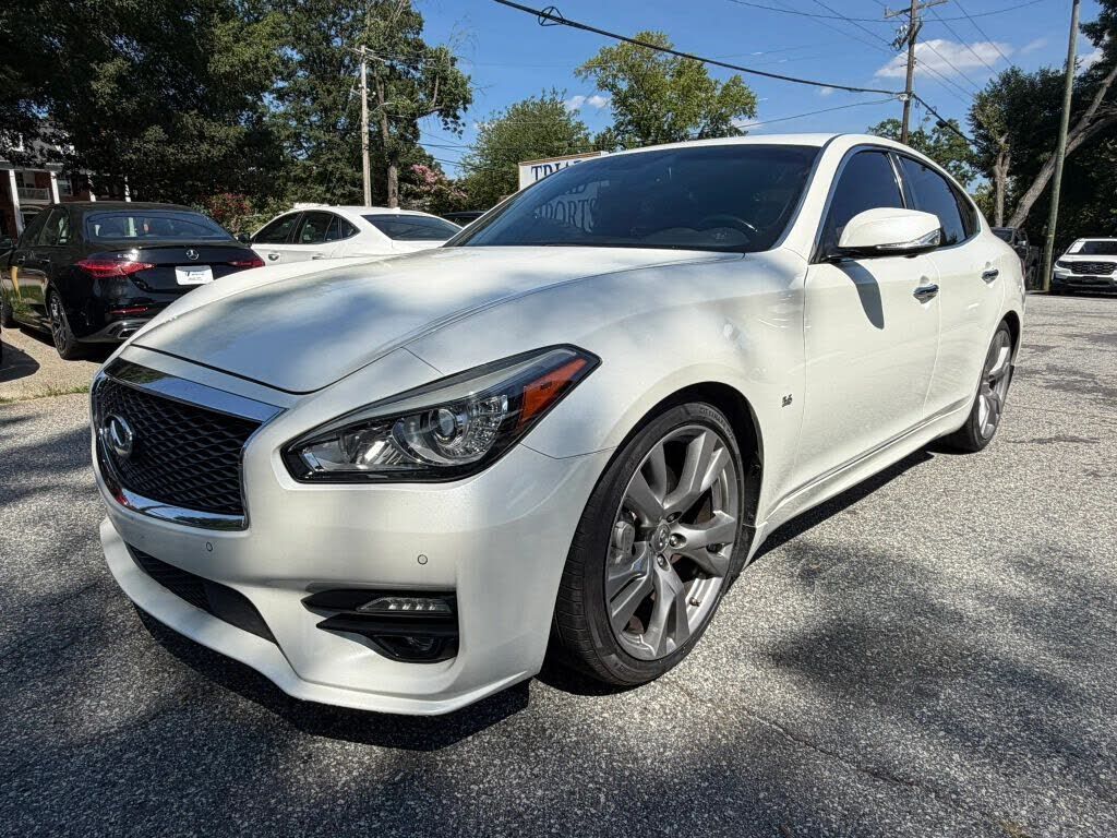 2016 INFINITI Q70