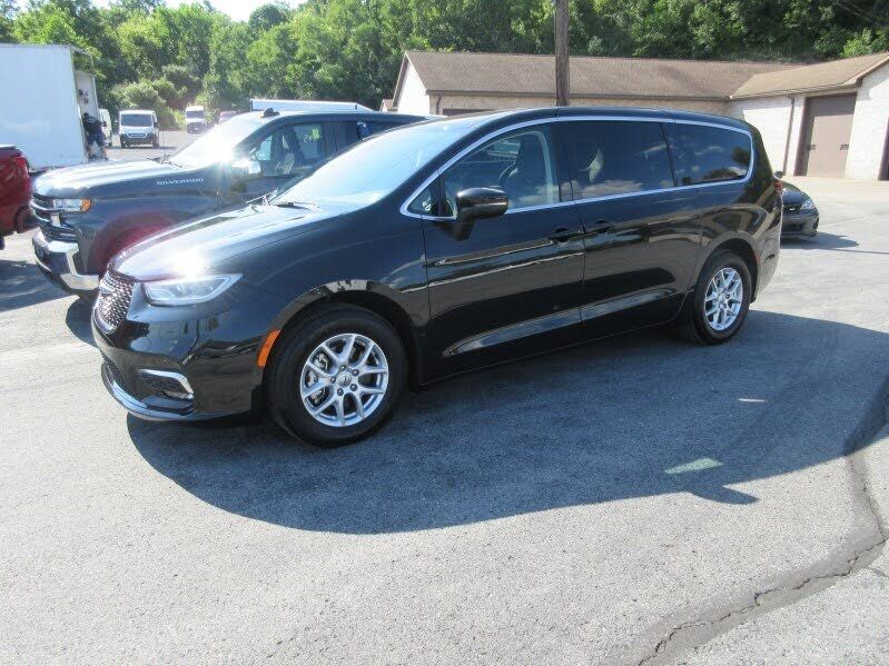 2023 CHRYSLER Pacifica