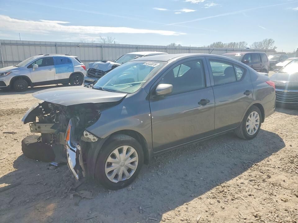 2017 NISSAN Versa