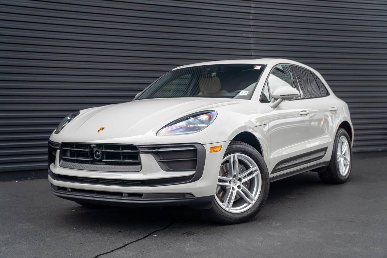 2026 PORSCHE Macan