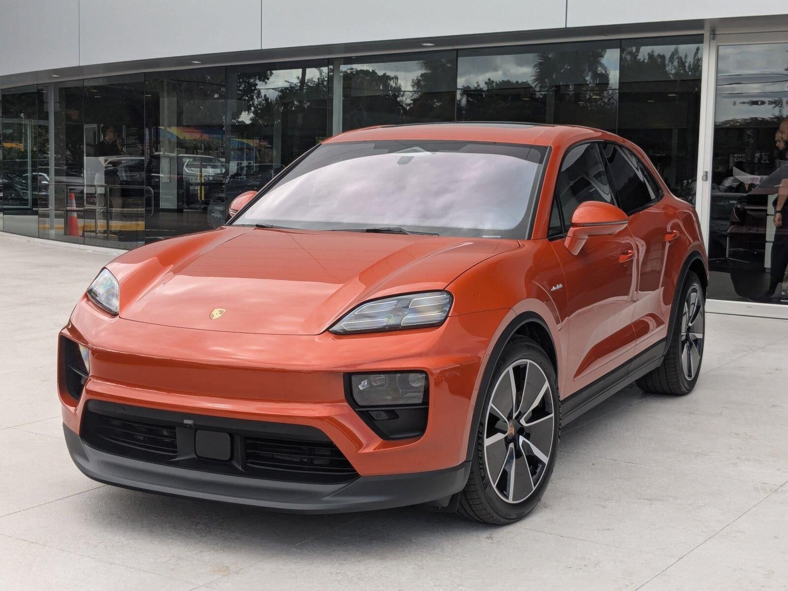 2024 PORSCHE Macan