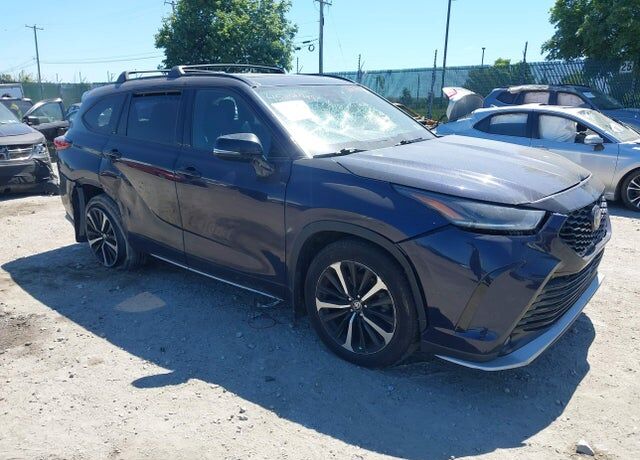 2022 TOYOTA Highlander