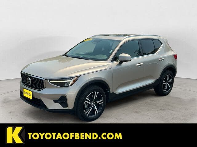 2023 VOLVO XC40