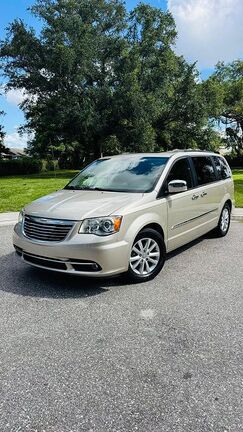 2015 CHRYSLER Town and Country