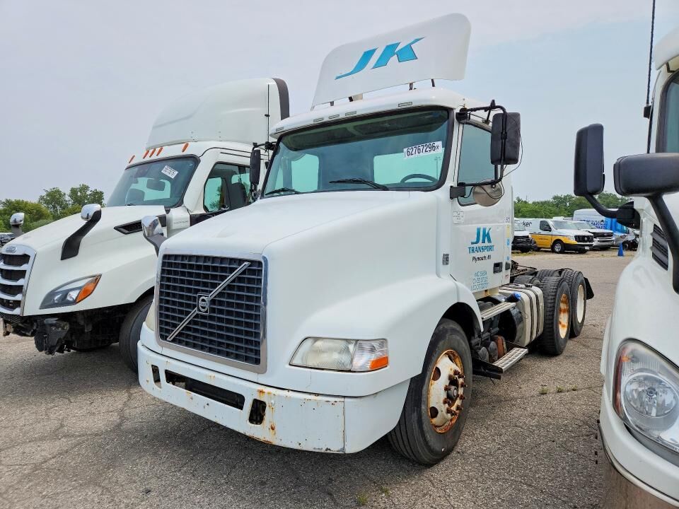 2013 VOLVO TRUCK VNM