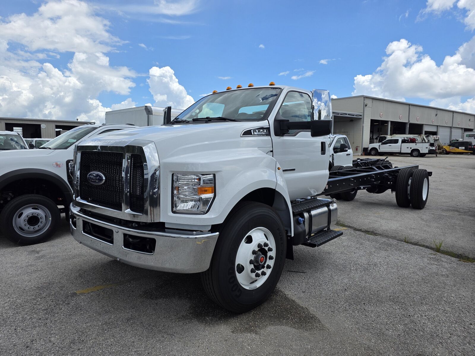 2027 FORD F-750