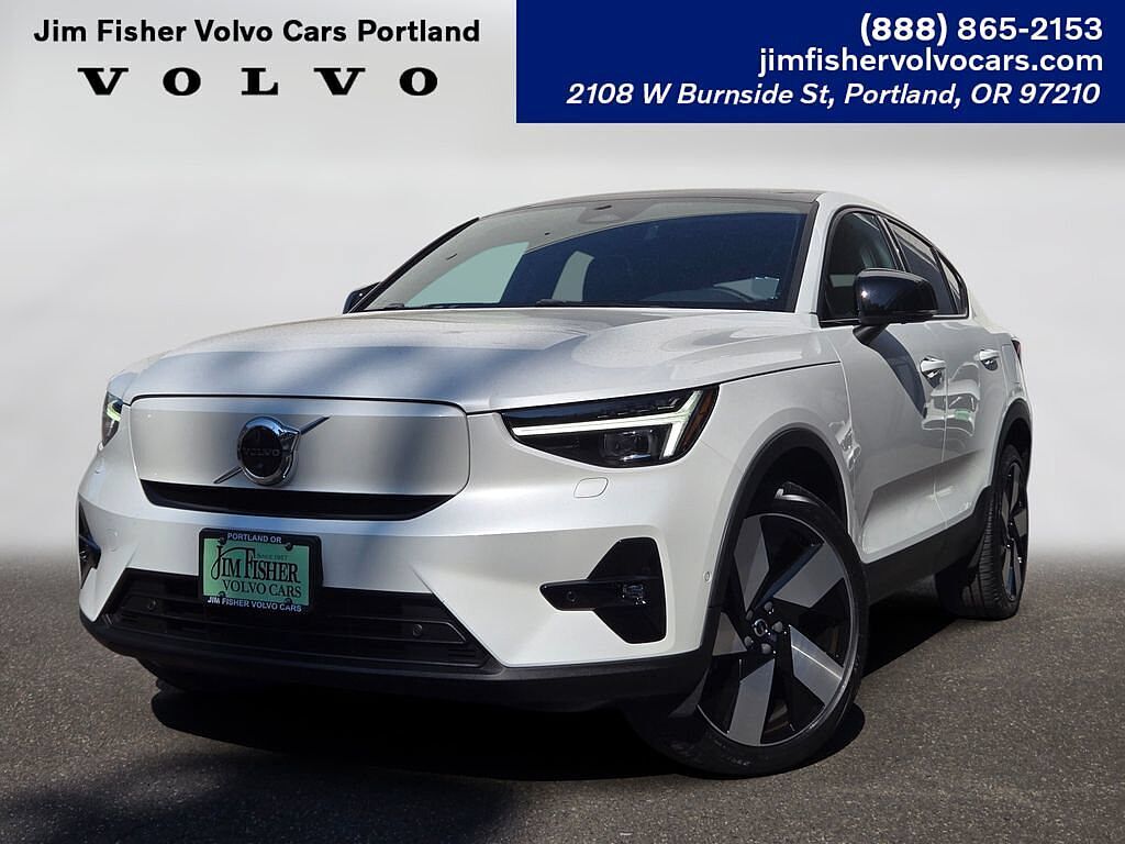 2023 VOLVO C40