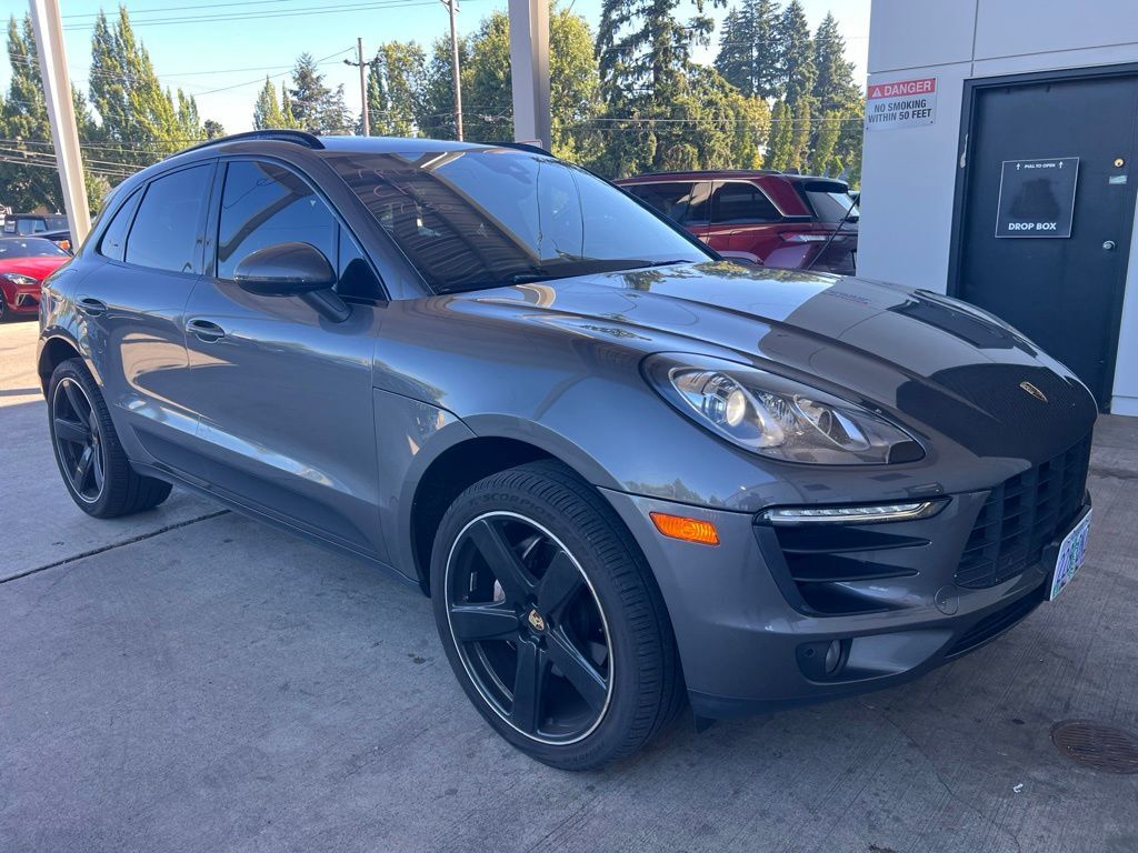 2017 PORSCHE Macan