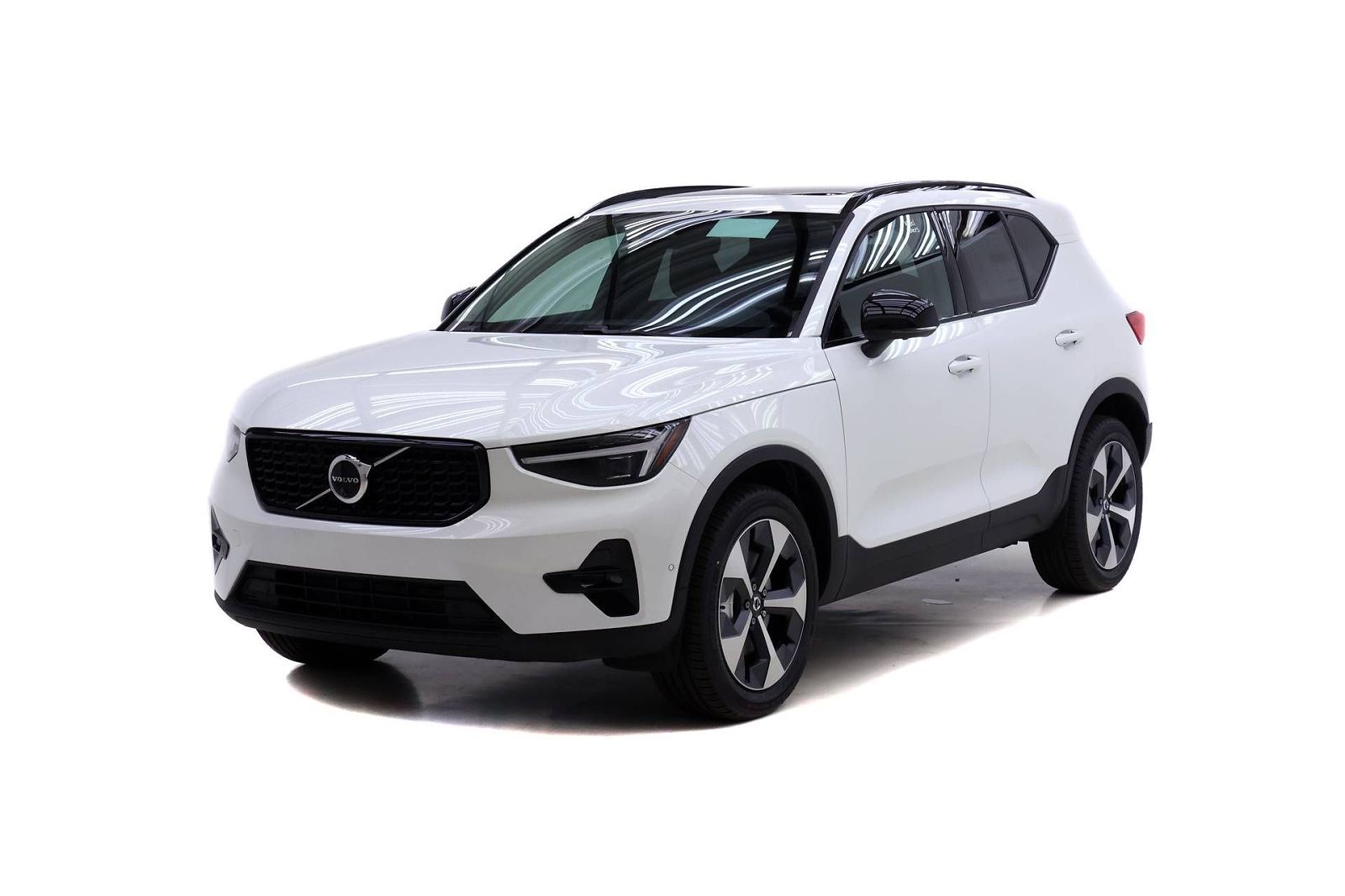 2026 VOLVO XC40