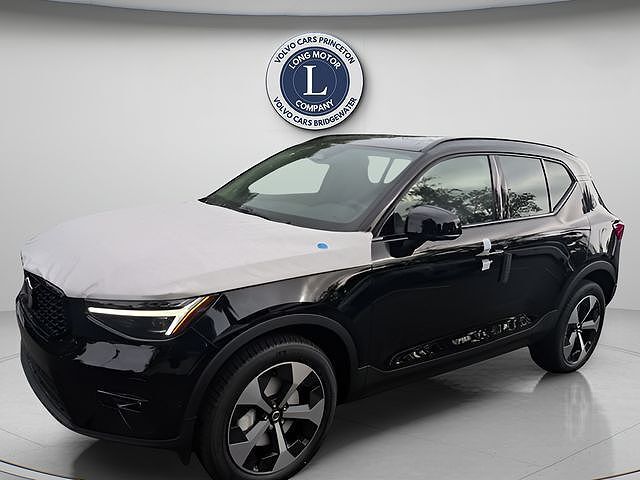2026 VOLVO XC40