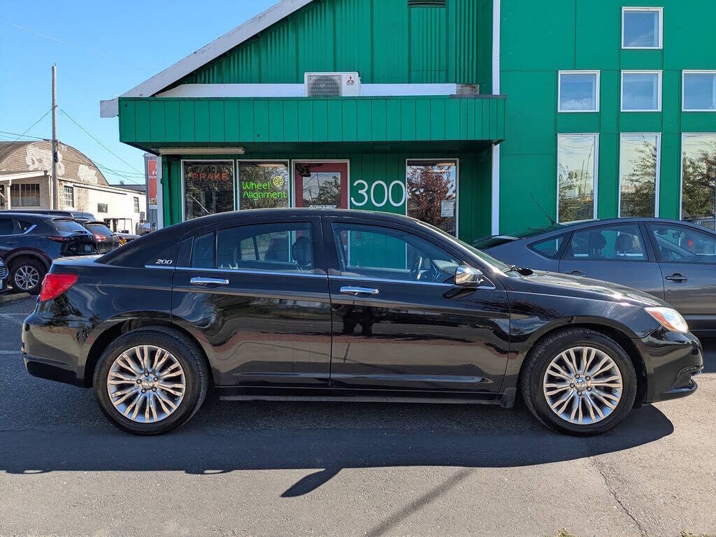 2011 CHRYSLER 200