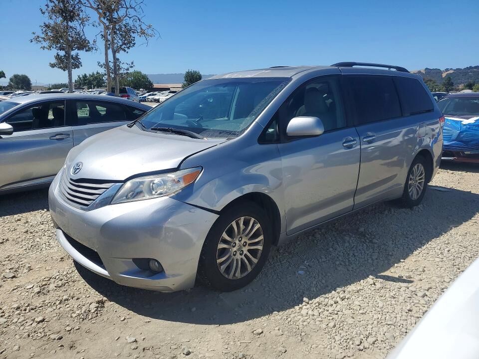 2012 TOYOTA Sienna