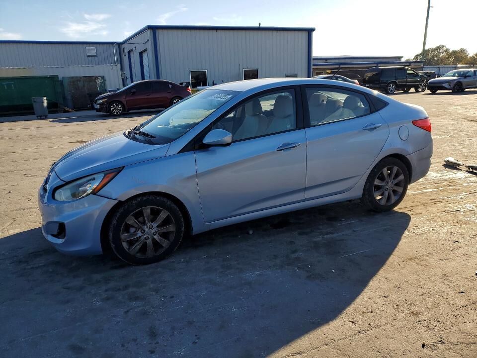 2013 HYUNDAI Accent