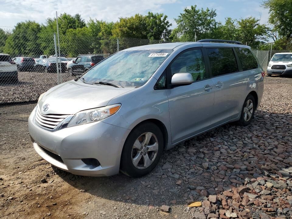 2015 TOYOTA Sienna