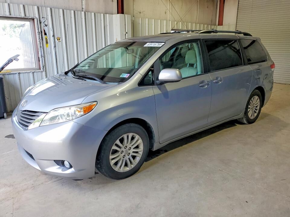 2014 TOYOTA Sienna