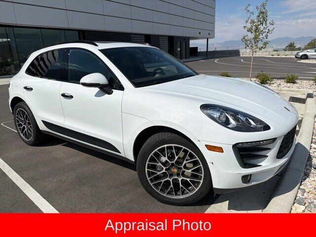 2017 PORSCHE Macan