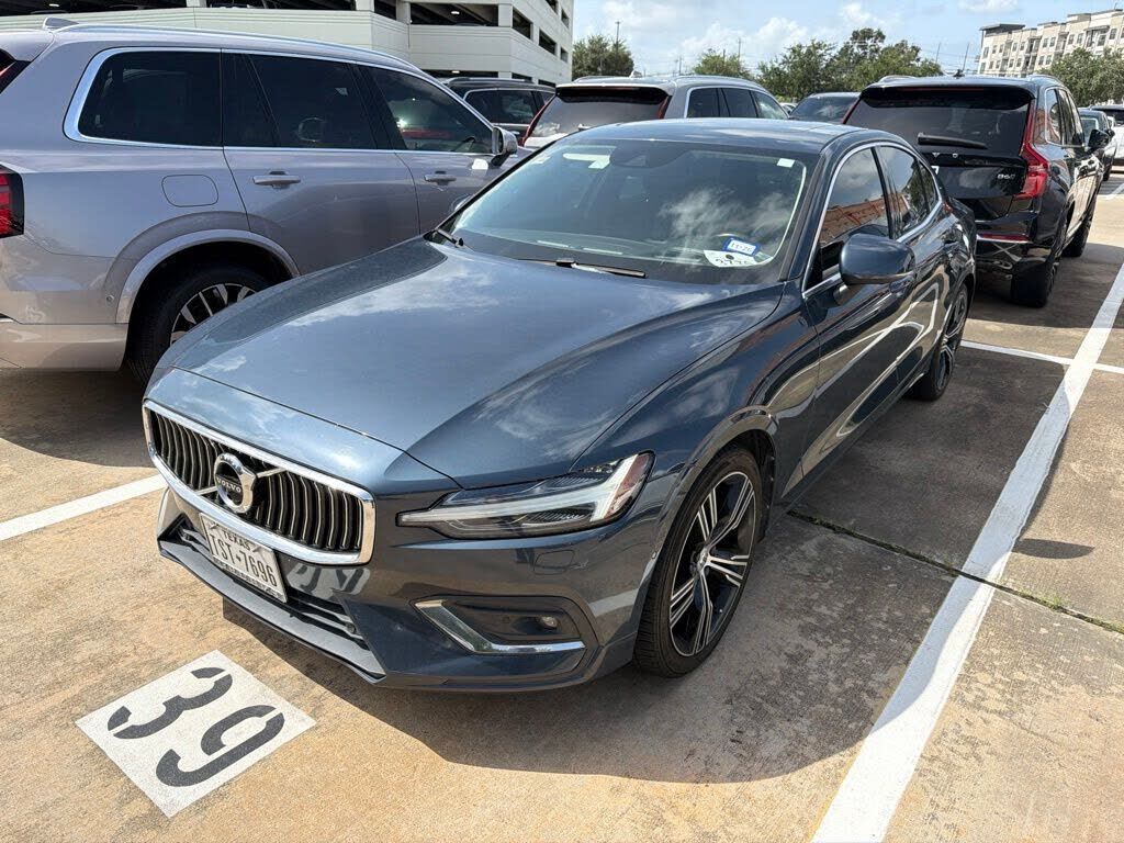 2022 VOLVO S60