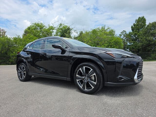 2025 LEXUS UX