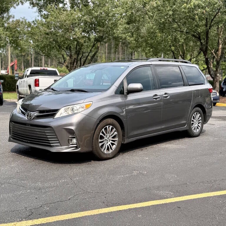 2018 TOYOTA Sienna