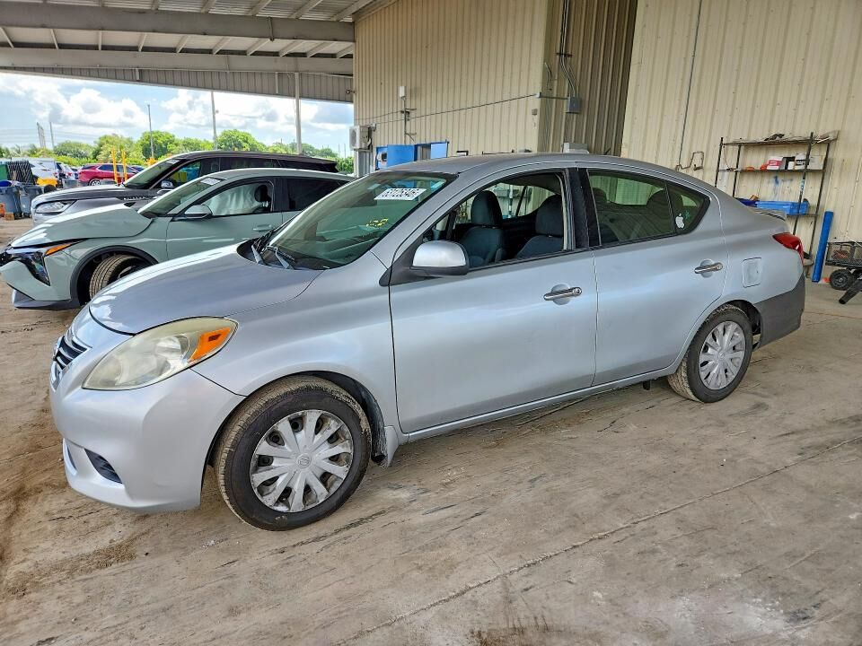 2014 NISSAN Versa