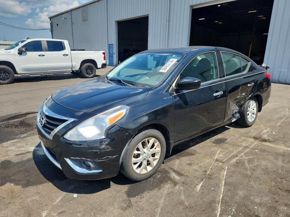2016 NISSAN Versa