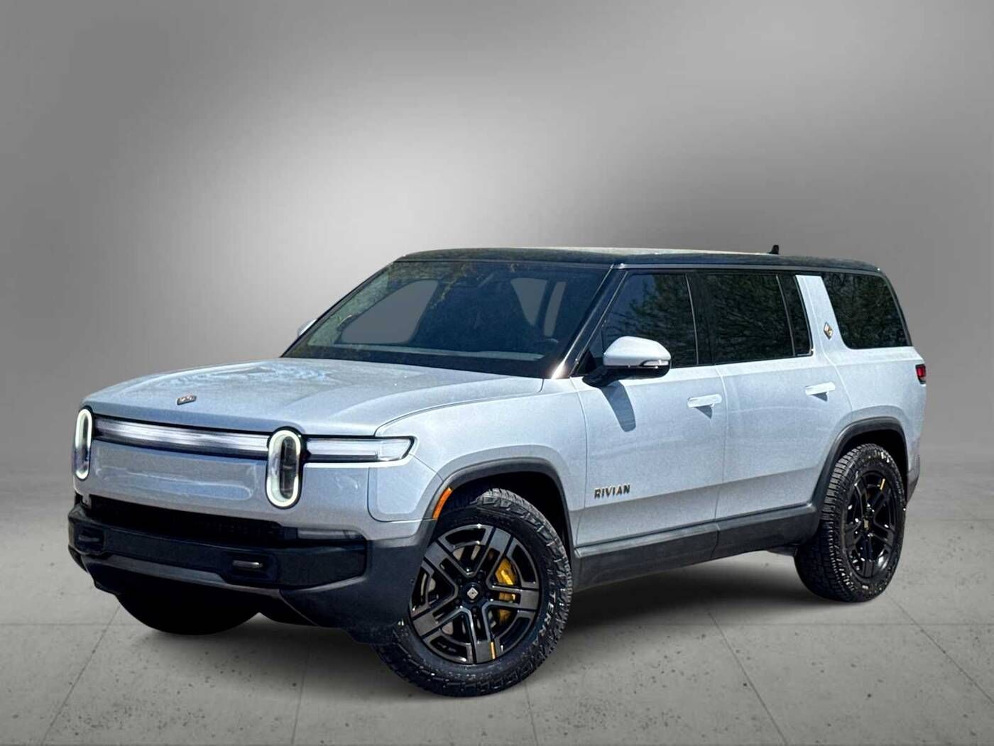 2025 RIVIAN R1S
