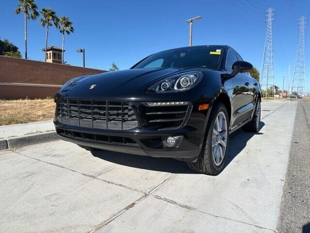 2017 PORSCHE Macan