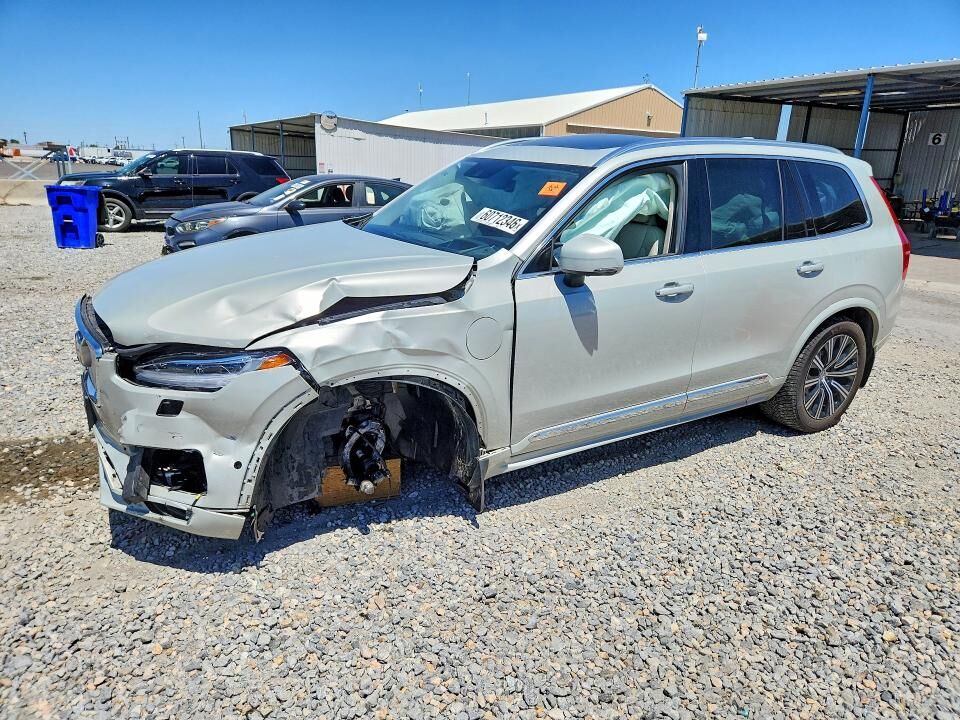 2022 VOLVO XC90