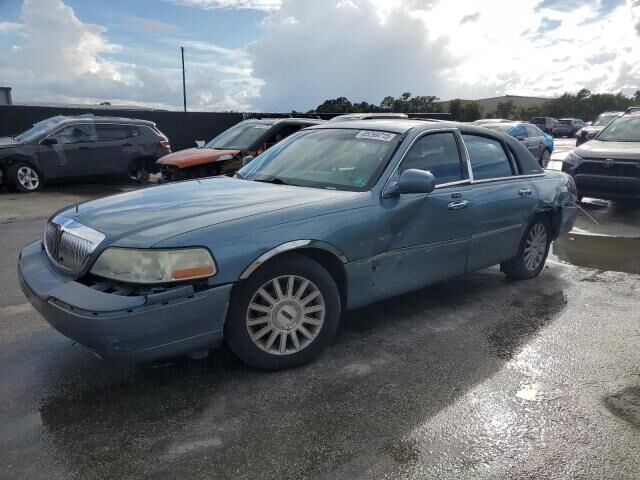 2004 LINCOLN Town Car