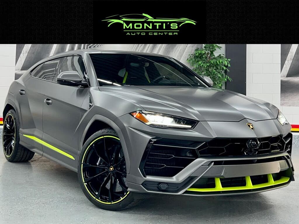 2022 LAMBORGHINI URUS