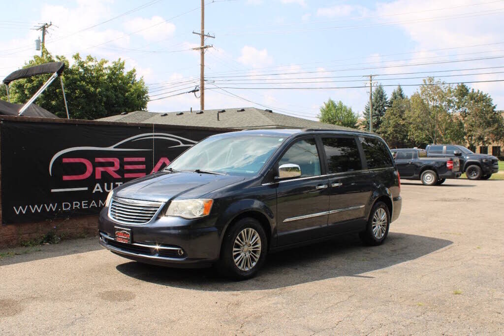 2014 CHRYSLER Town and Country