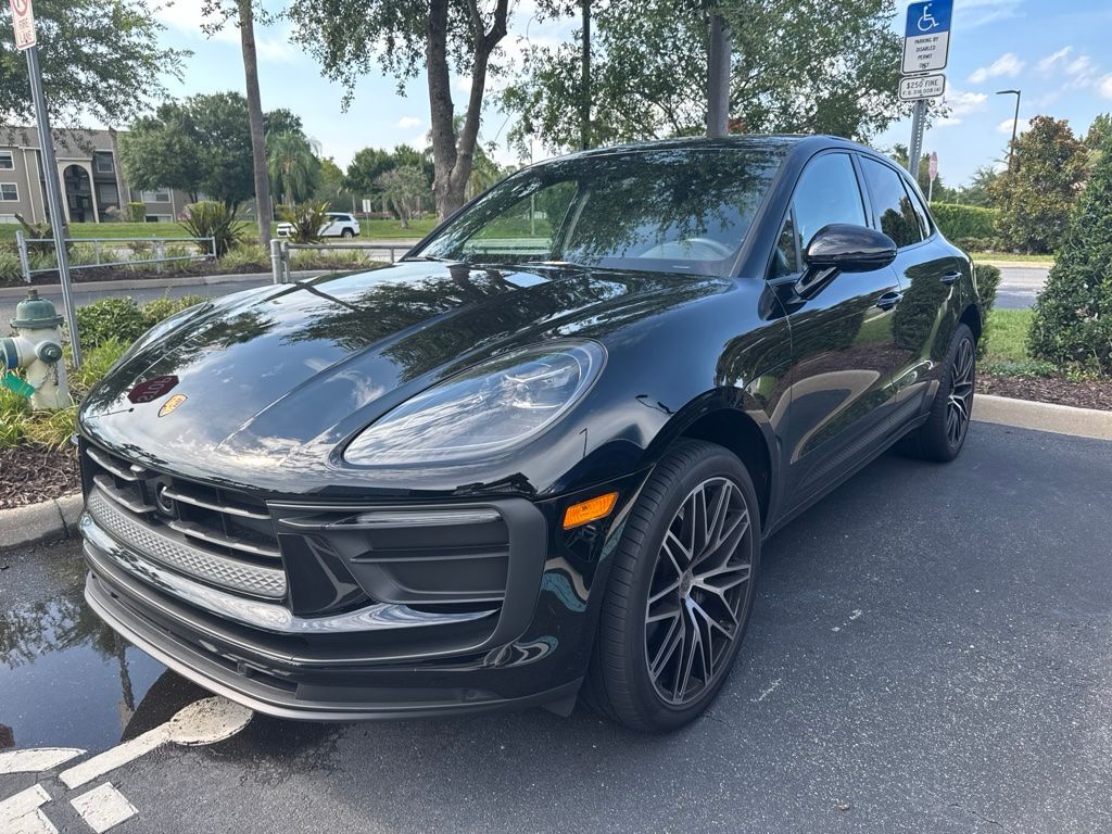 2026 PORSCHE Macan