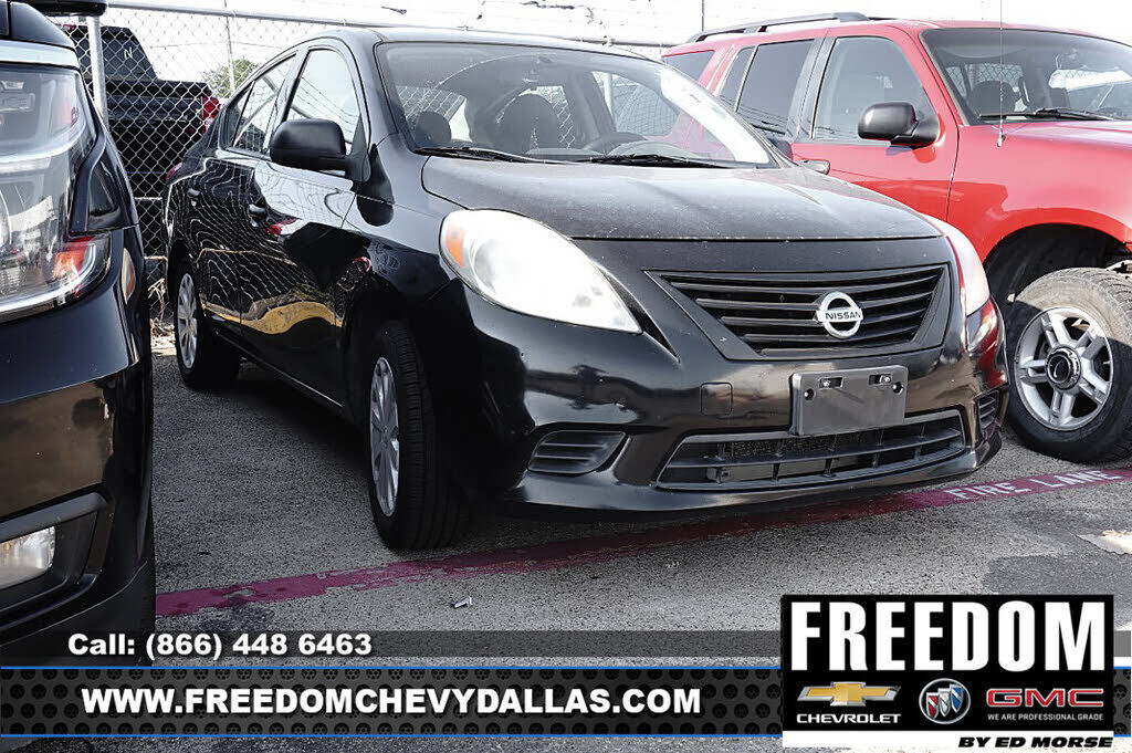 2012 NISSAN Versa