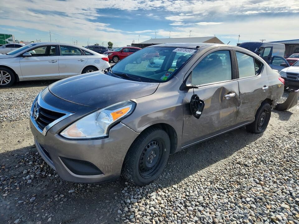 2017 NISSAN Versa