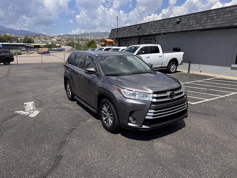 2017 TOYOTA Highlander