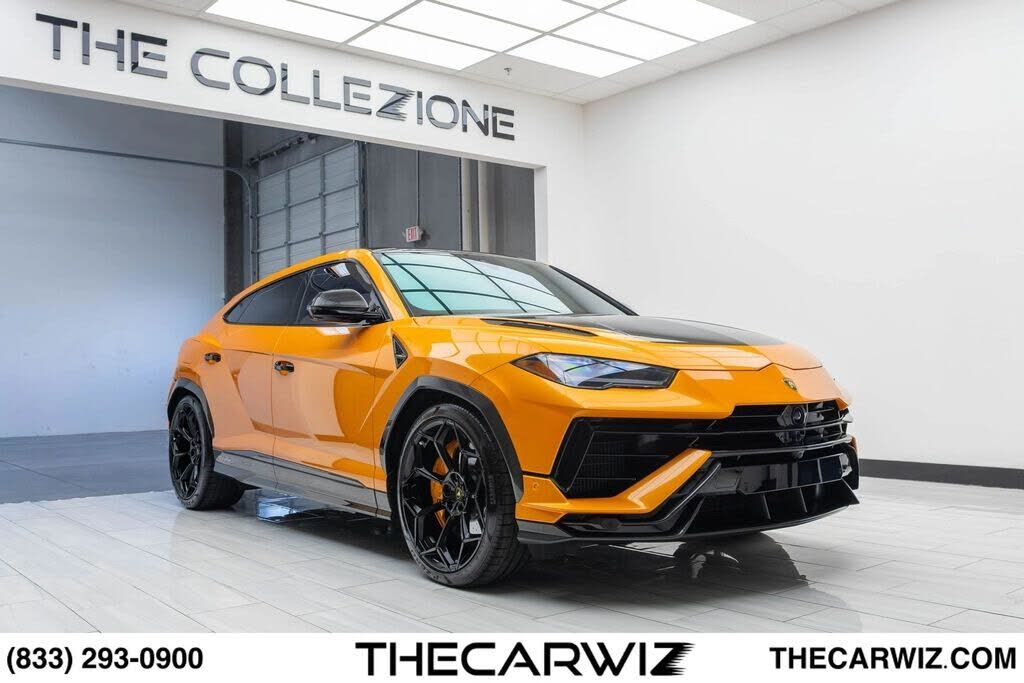 2024 LAMBORGHINI URUS