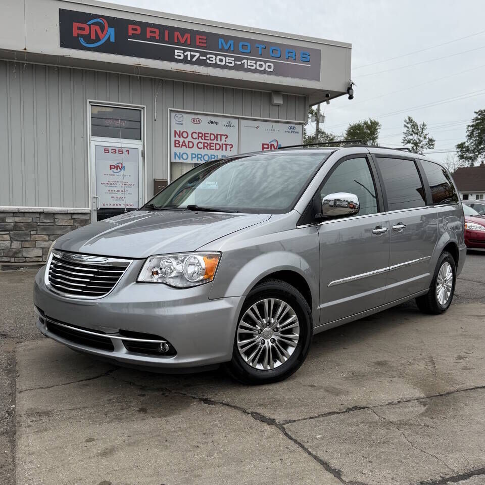 2013 CHRYSLER Town and Country