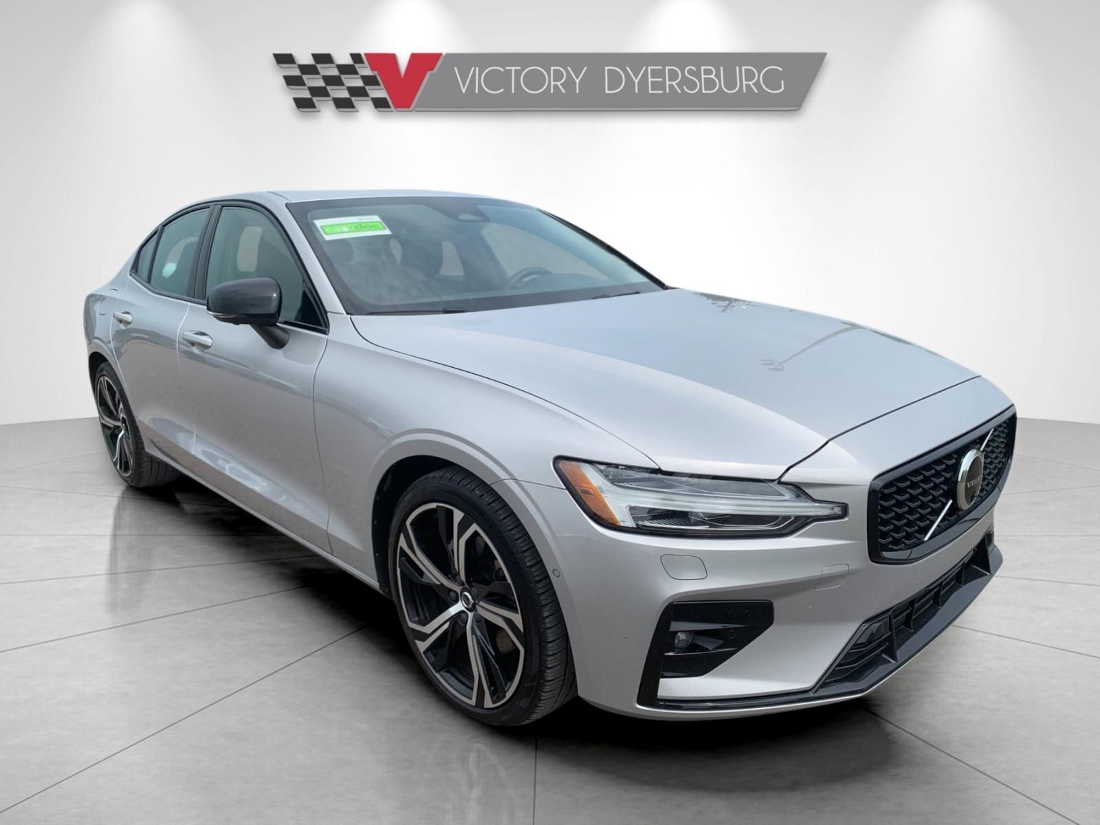 2025 VOLVO S60