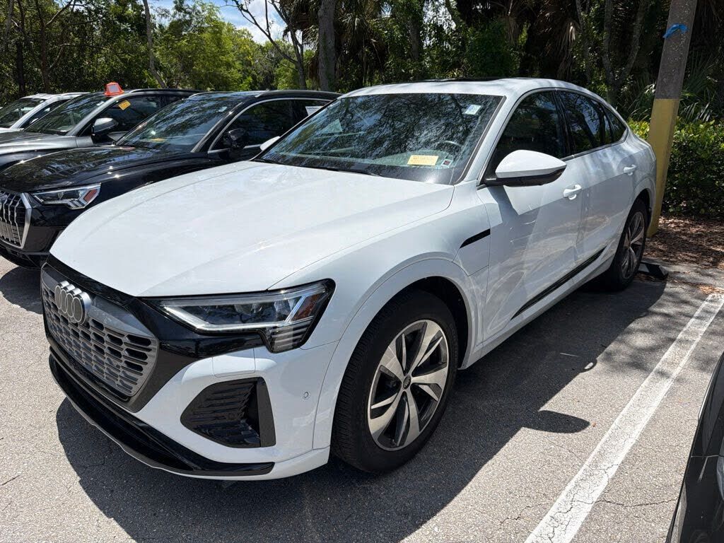 2024 AUDI Q8