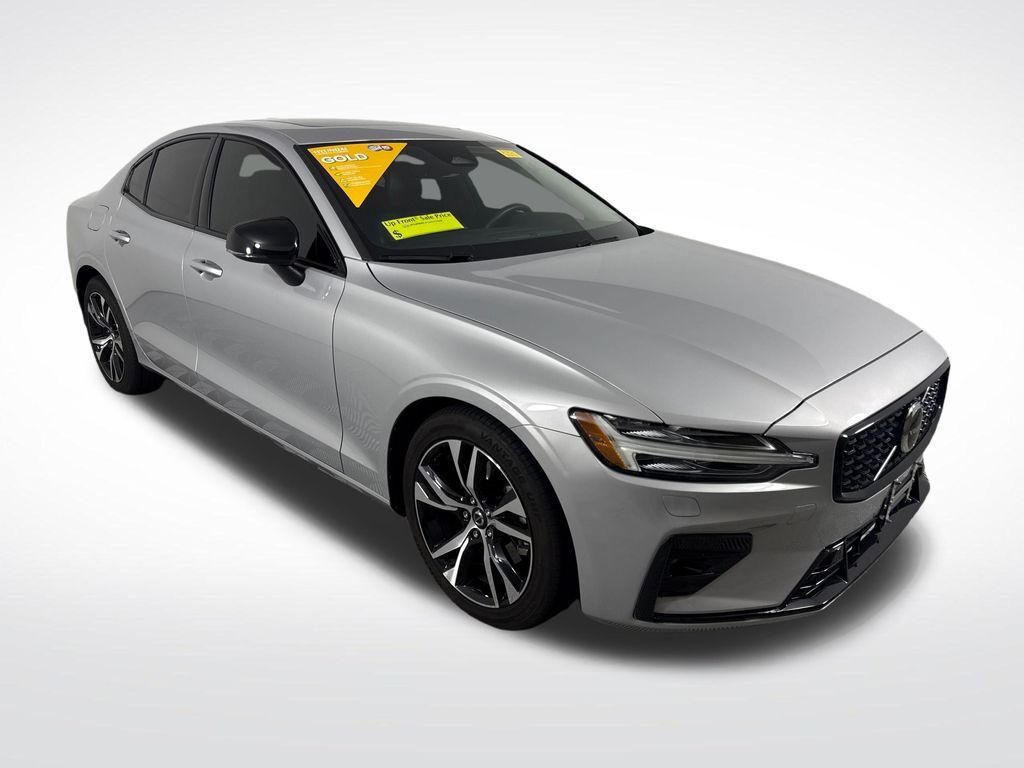 2025 VOLVO S60