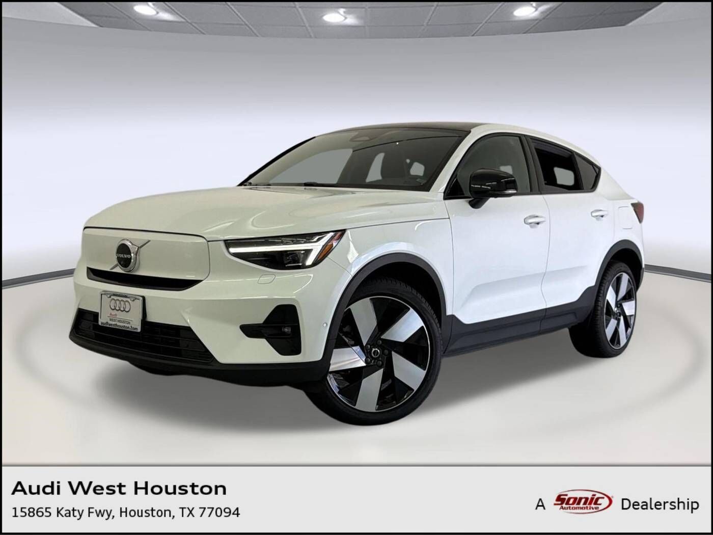 2023 VOLVO C40