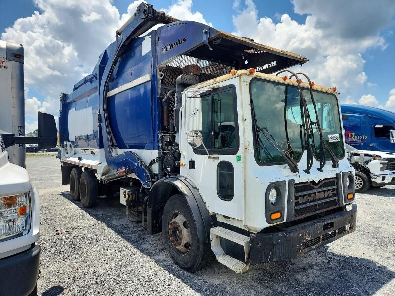 2015 MACK MRU
