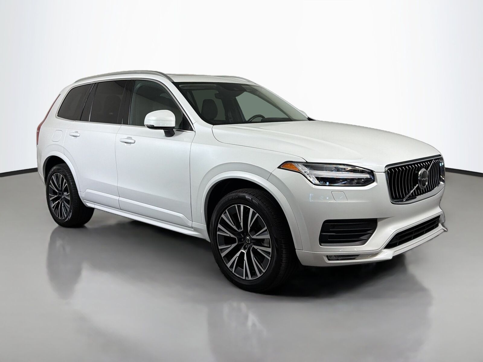 2022 VOLVO XC90