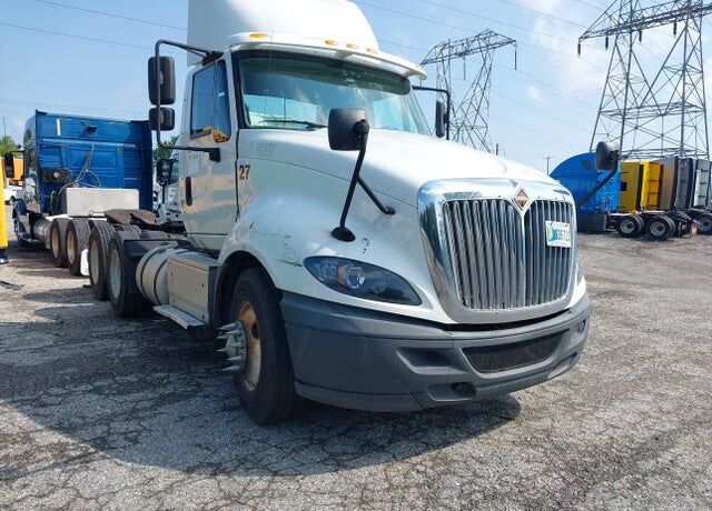2017 INTERNATIONAL LF687