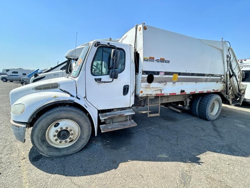 2005 FREIGHTLINER M2