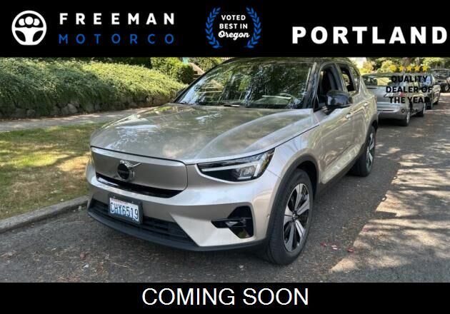 2023 VOLVO XC40