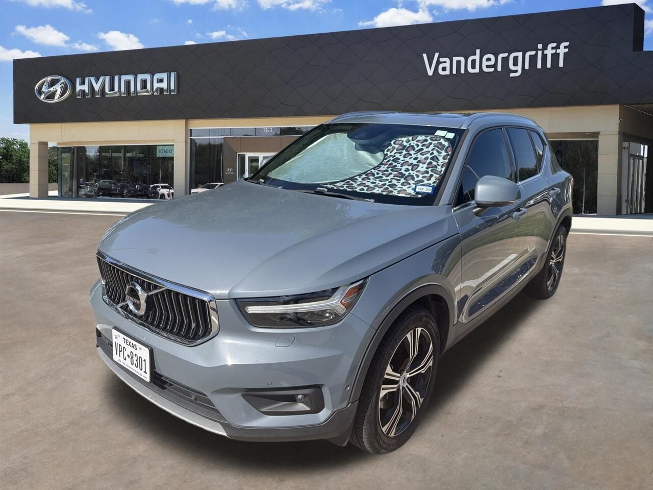 2021 VOLVO XC40