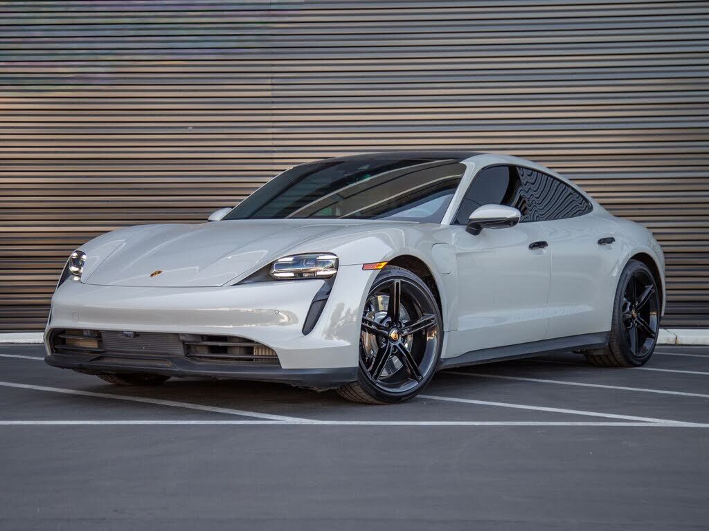 2022 PORSCHE Taycan