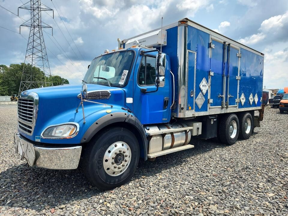 2012 FREIGHTLINER M2